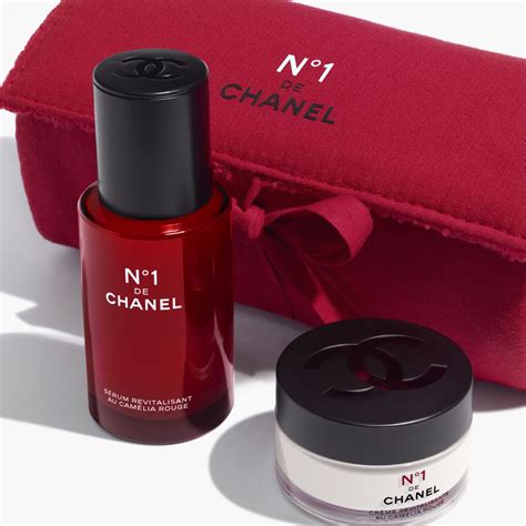 N°1 DE CHANEL REVITALIZING SERUM.